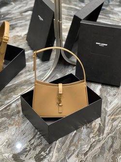 Saint Laurent Le 5 à 7 Hobo Bag