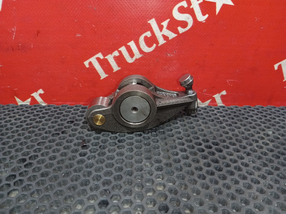 Коромысло впускного клапана 2024г.