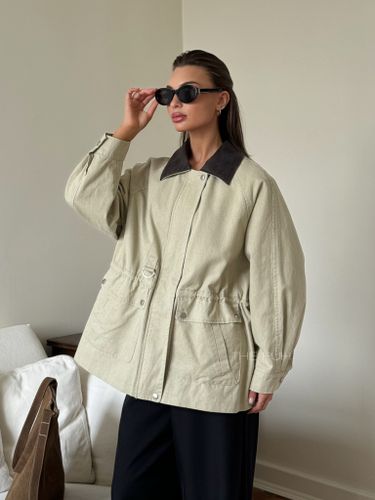 Бежевая хлопковая парка с контрастным воротником