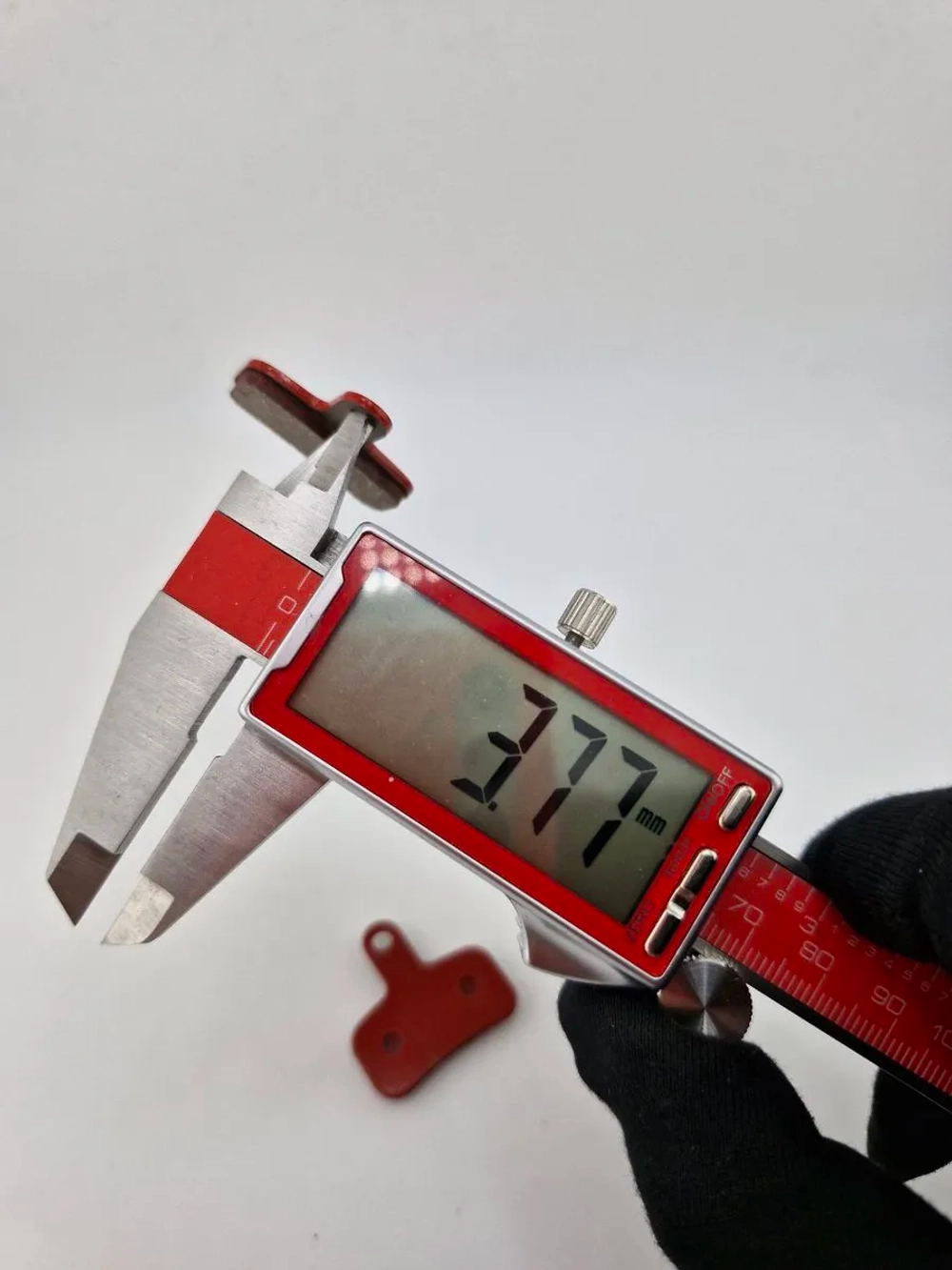 - Колодки тормозные TP-011H для самоката и велосипеда