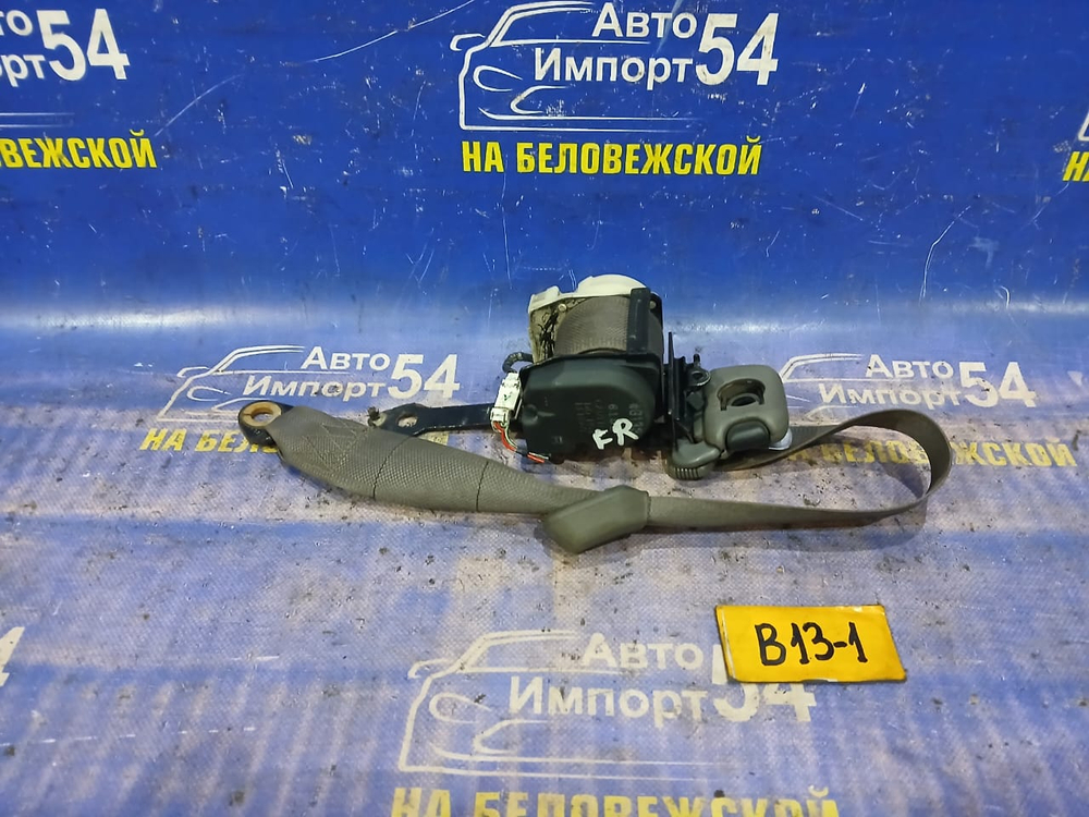 Ремень безопасности передний правый NISSAN SUNNY 1990