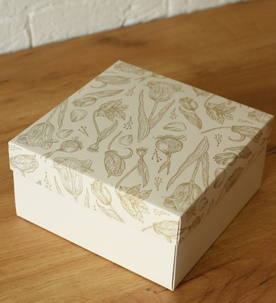 коробка КБ-10 20х20х10 (Тюльпаны) БЕЛОЕ дно