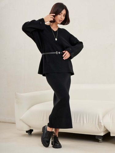 Черный трикотажный костюм с юбкой