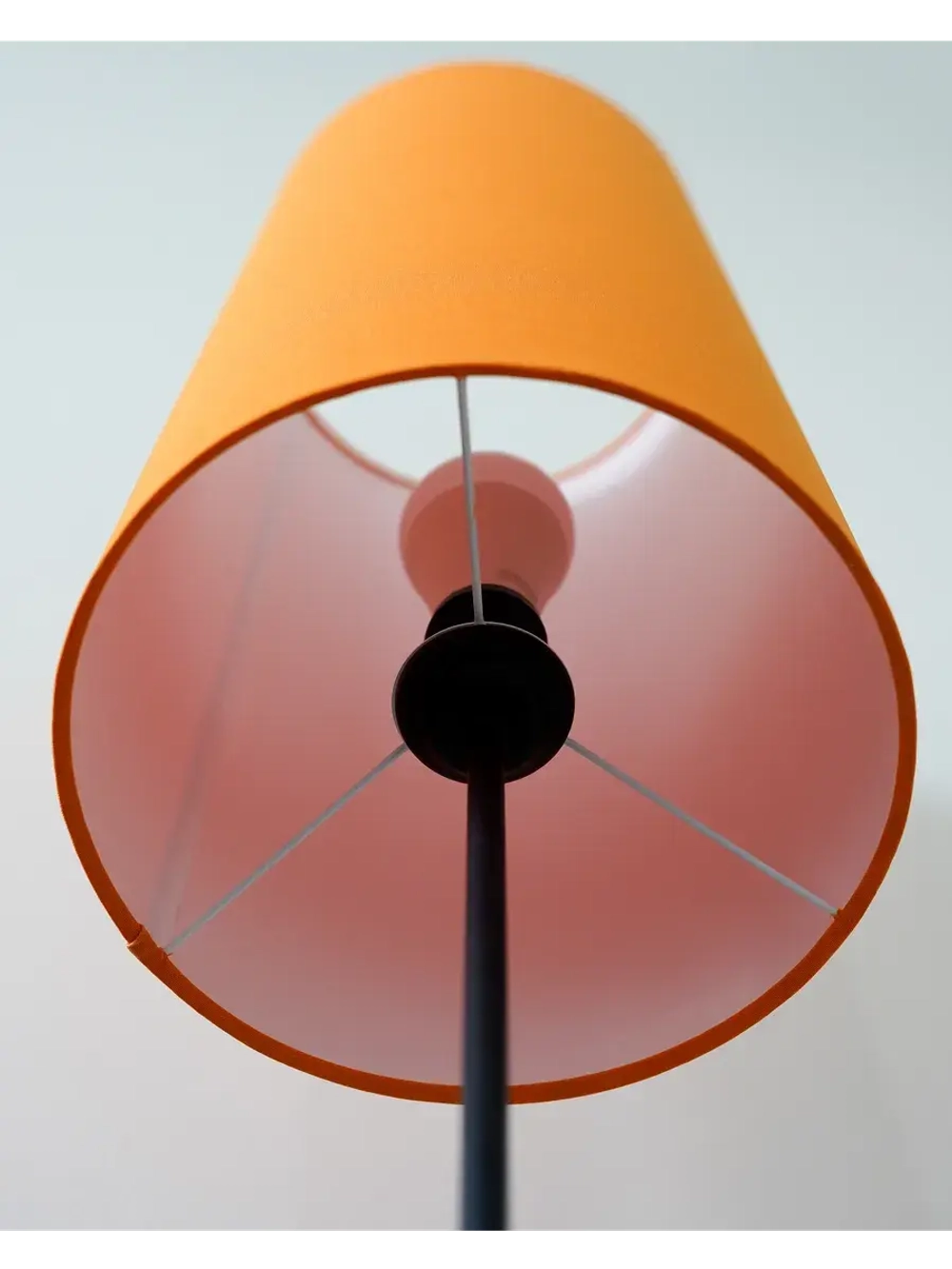 Торшер напольный с абажуром в гостиную современный