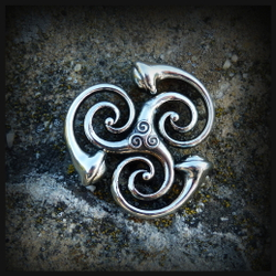 Кулон подвеска "Трискель" авторская работа , никелирование