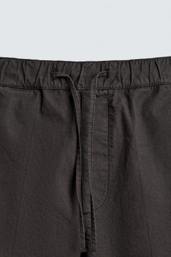 ZARA ШОРТЫ REGULAR FIT С ЭФФЕКТОМ ПОТЕРТОСТИ, ЧЕРНЫЙ