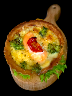 Киш с семгой и брокколи