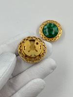 Накладка на пуговицу с зелёным кабошоном