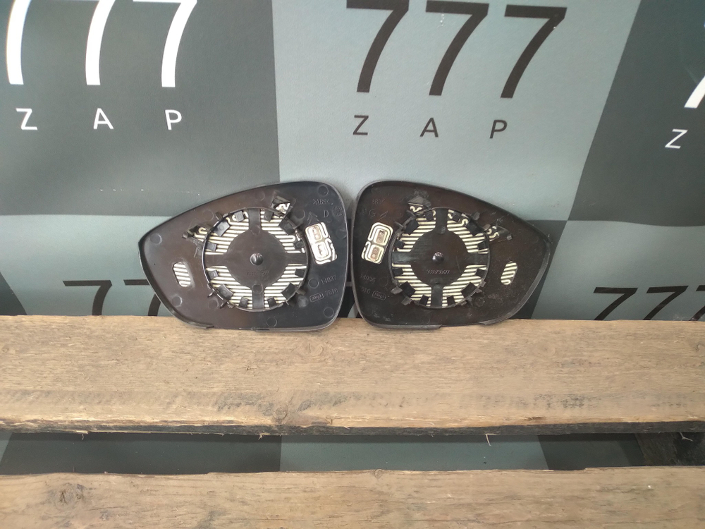 Зеркальный элемент левый правый Citroen C4 1 (05-11) 9688798277