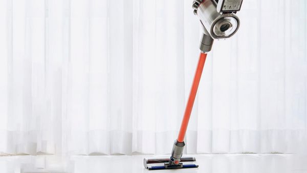 Как выбрать хороший вертикальный пылесос для уборки в доме?