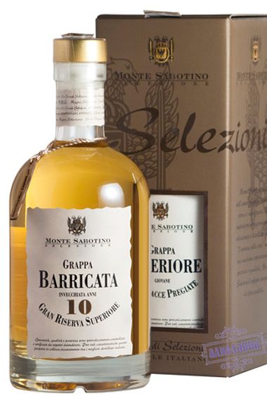Монте Сабатино Граппа Барриката. Граппа 10 лет выдержки в подарочной упаковке. 0,7 Л