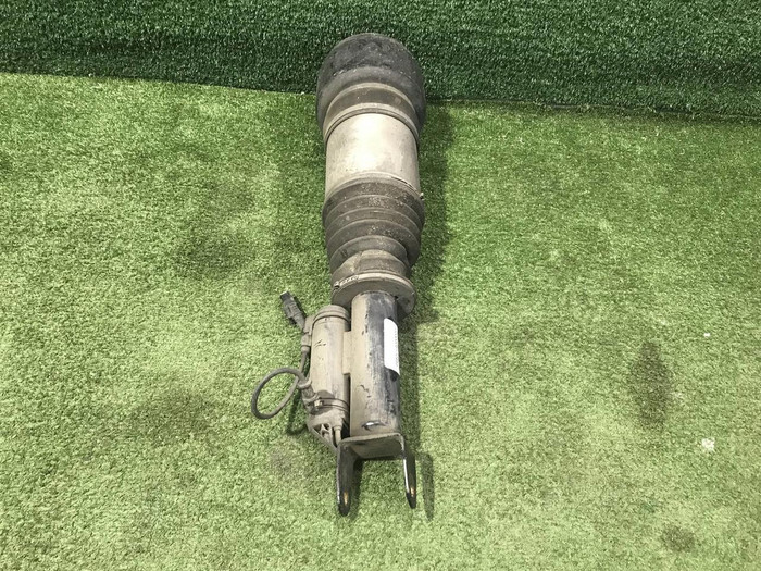 Стойка пневматическая передняя правая Mercedes Е W211 (2002-2009)