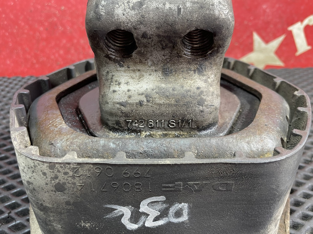 Подушка двигателя задняя