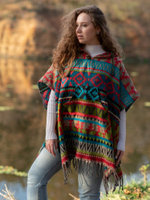 Пончо шерстяное с орнаментом
