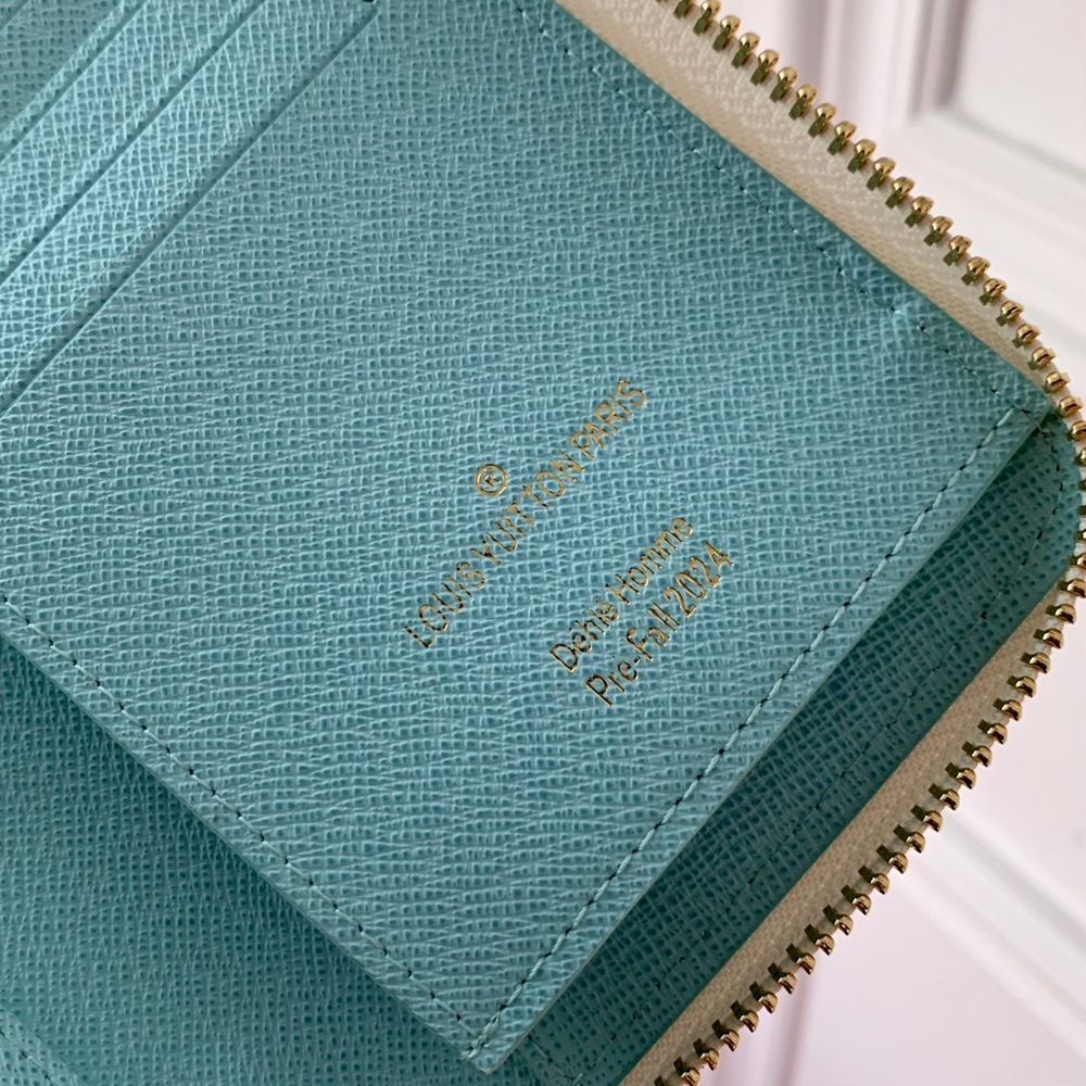 Louis Vuitton Zippy Vertical Wallet