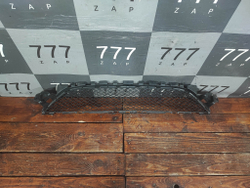 Решетка переднего бампера AMG Mercedes C W205 14-18 Б/У Оригинал A2058852123