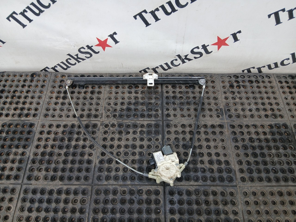 Стеклоподъемник правый