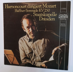 Винтажная виниловая пластинка LP W. A. Mozart В.А. Моцарт Staatskapelle Dresden Dirigent Nikolaus Harnoncourt Harnoncourt Dirigiert Mozart Haffner Serenade KV 250 (ГДР 1987)