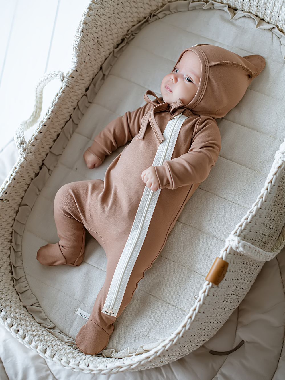 bebe en pyjama