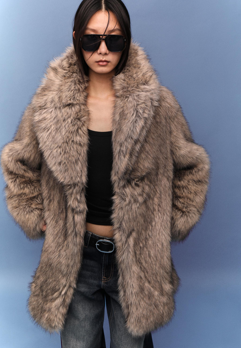 STRADIVARIUS Искусственная шуба стандартного кроя, каменный