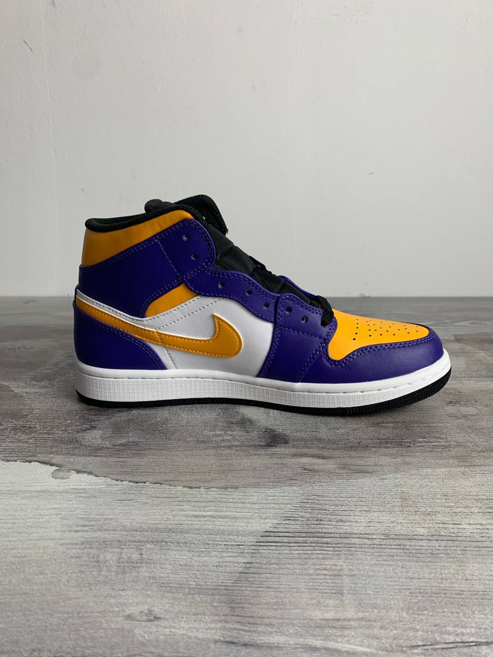 Air Jordan 1 Retro High SB LA To Chicago