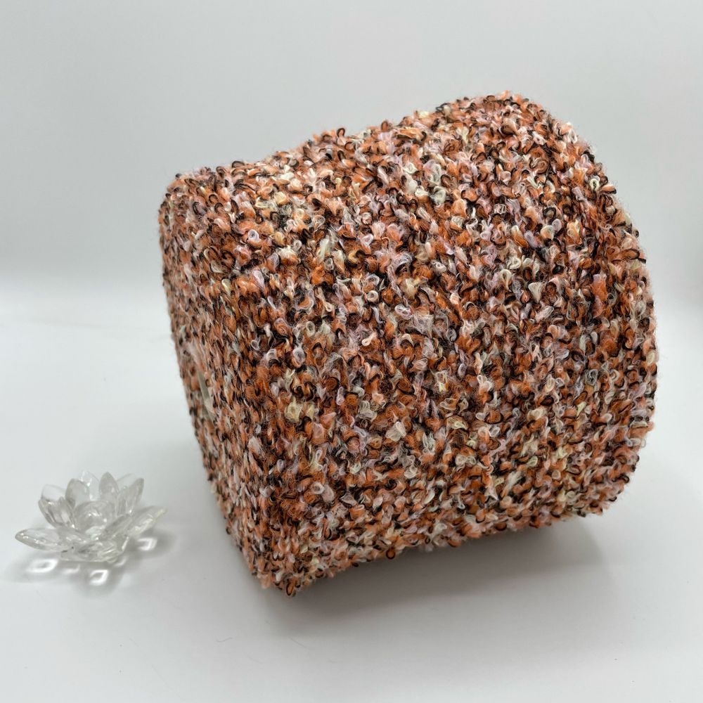 Букле Industria Italiana Filati S.P.A. 30% меринос 12% полиамид 53% полиакрил