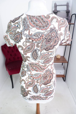 Блузка Nuova Vita лаконичная, визуально на 44 размер