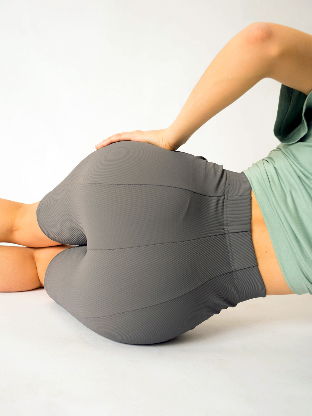 Proxima longa by Vaarga шорты женские DARK MATTER CAPSULE (Серый)