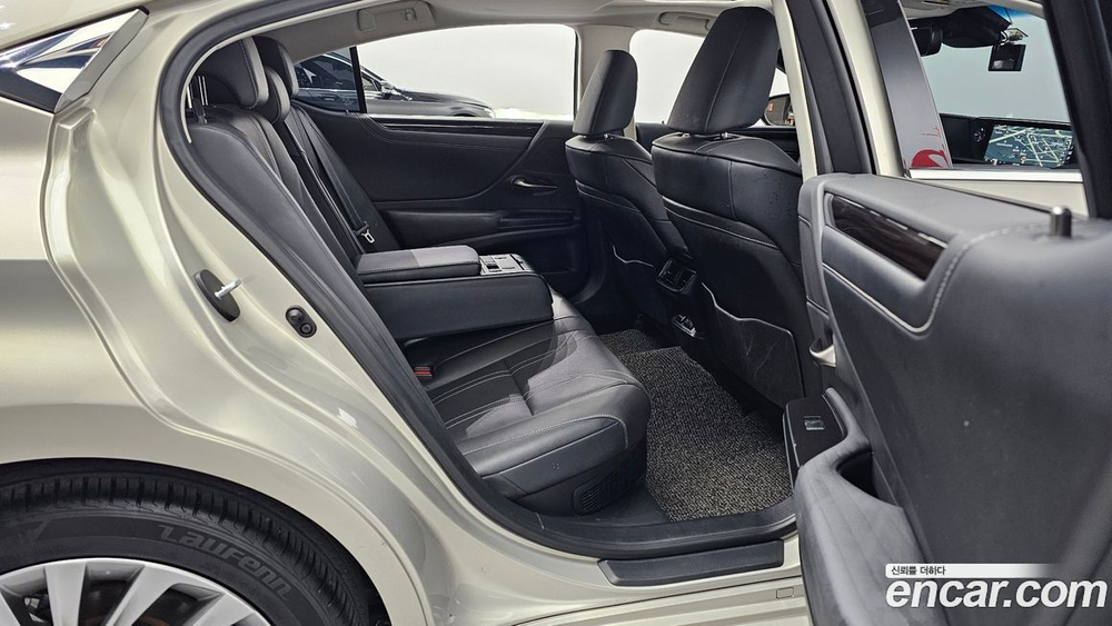 Lexus ES300h 7 Generation Luxury Plus (01.2020)