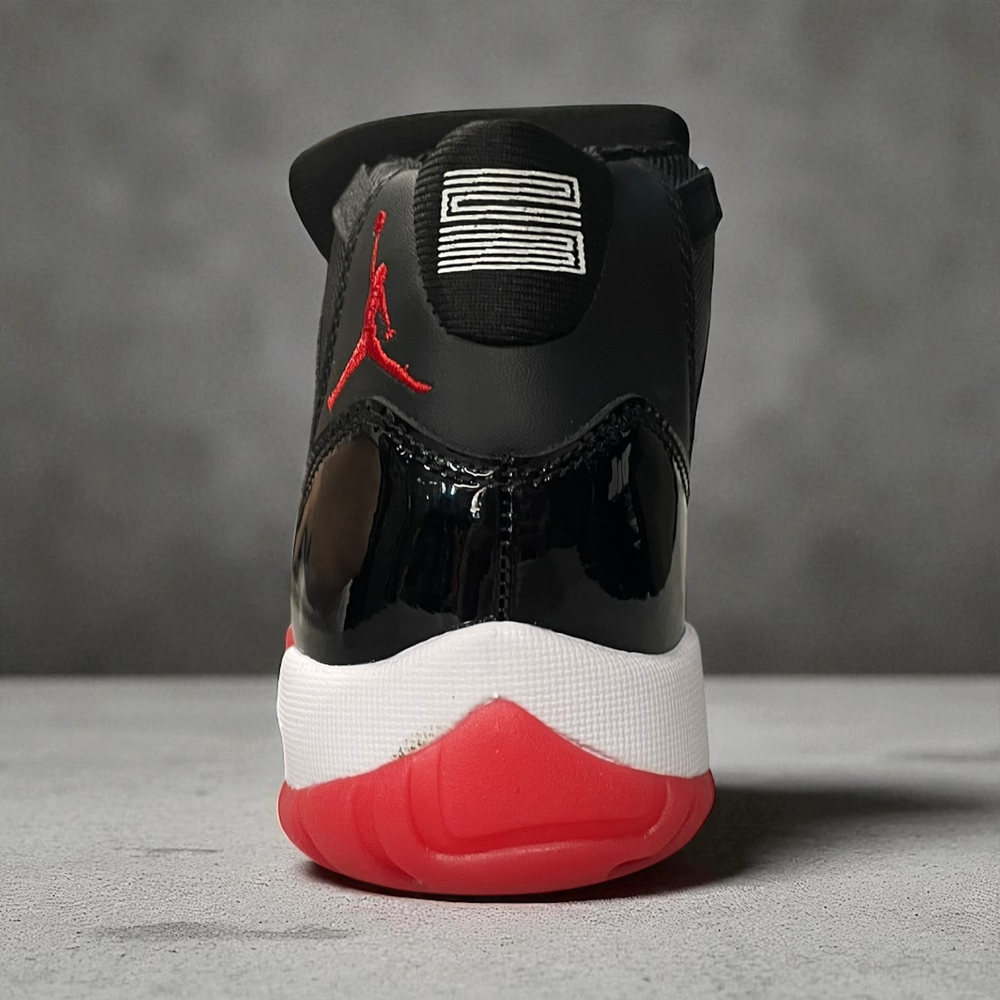 Nike Air Jordan 11 • Retro Bred