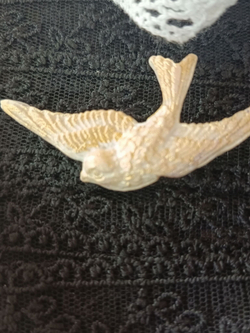 Брошь Спящий котенок черный авторская из полимерной глины ручной работы