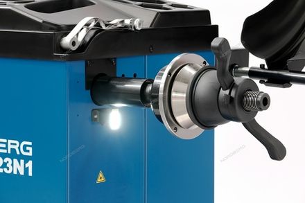 Цена на NORDBERG (4523N1B) Станок балансировочный с автоматическим вводом 2-х параметров, лазером и автостопом