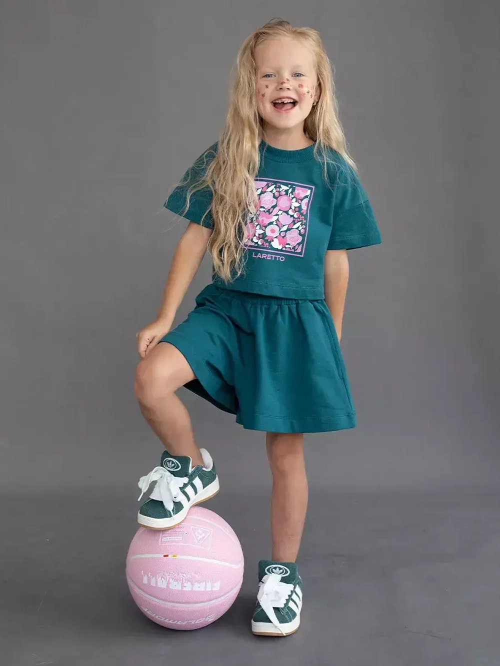 Костюм для девочки, футболка и шорты в сад