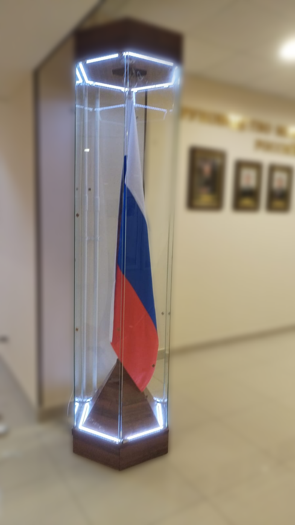 Витрина для знамени шестигранная