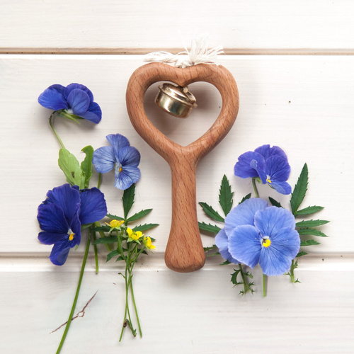 Деревянная погремушка с бубенцом Сердечко Леснушки