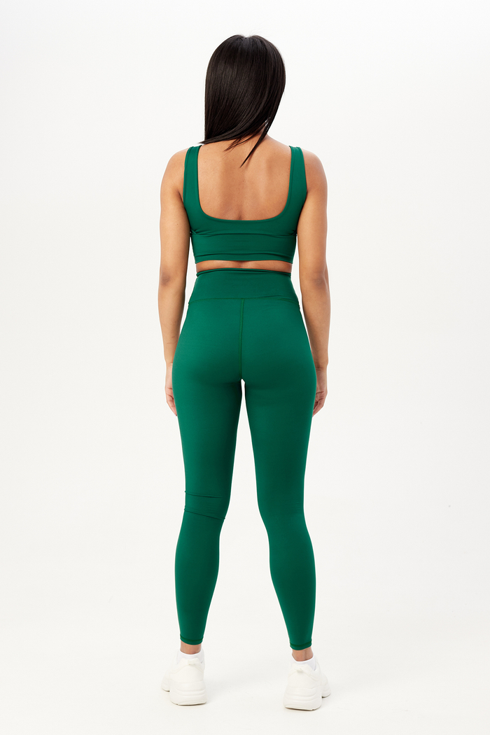 Топ с глубоким вырезом