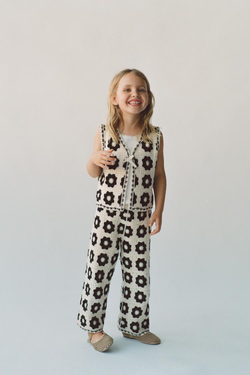 ZARA ЖИЛЕТ ИЗ КРУЖЕВА КРОШЕ С ЦВЕТОЧНЫМ УЗОРОМ, ЭКРЮ/ЧЕРНЫЙ