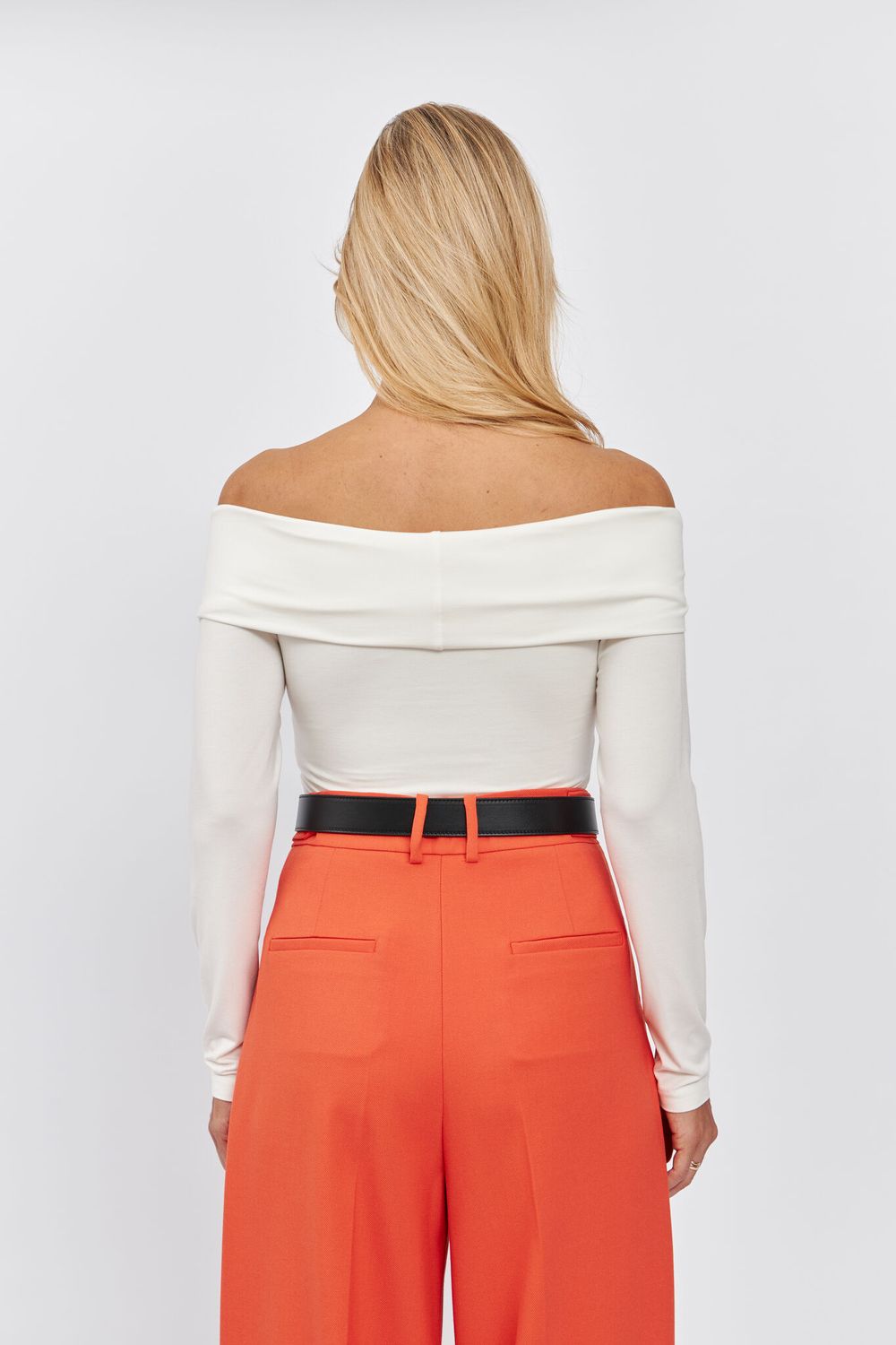 ТОП-БОДИ С ОТКРЫТЫМИ ПЛЕЧАМИ, МОЛОЧНЫЙ