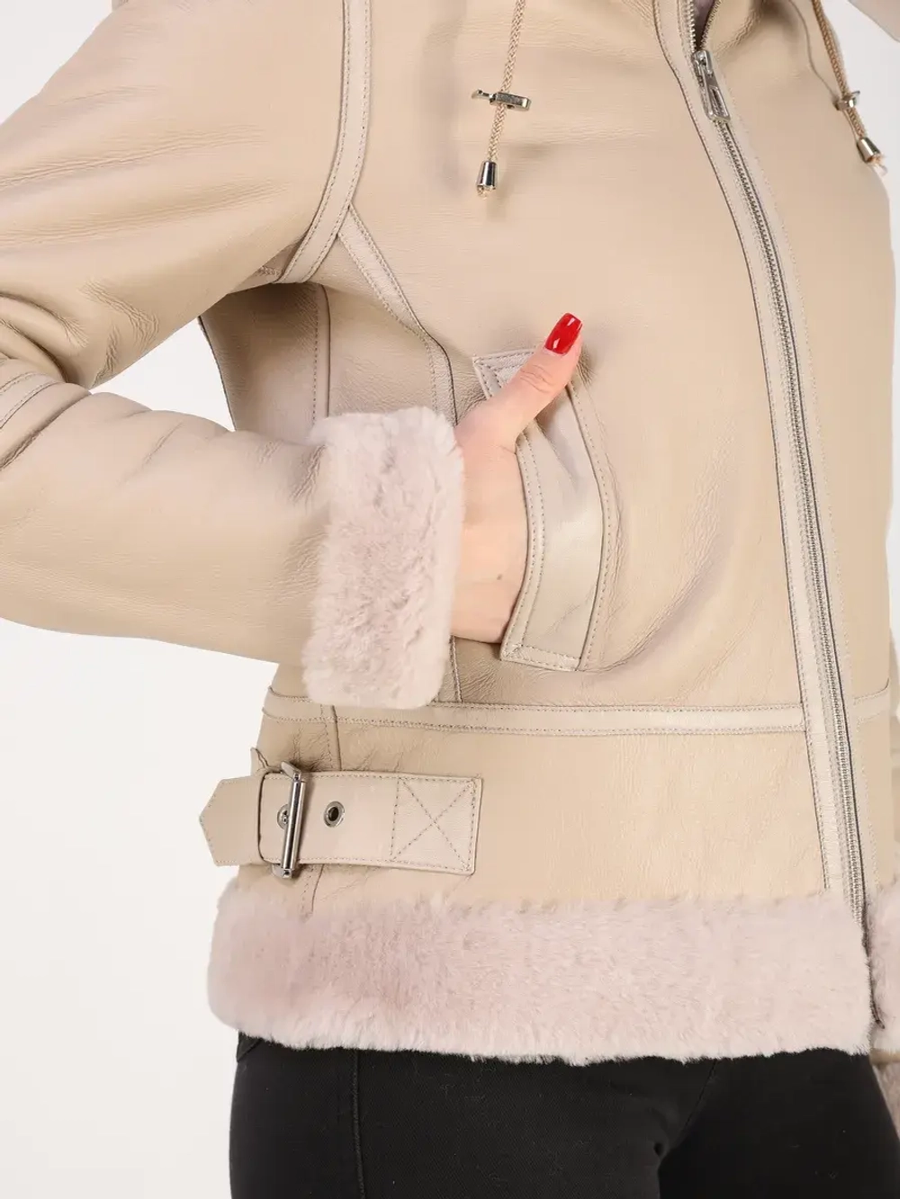 Дубленка зимняя натуральная с капюшоном пилот