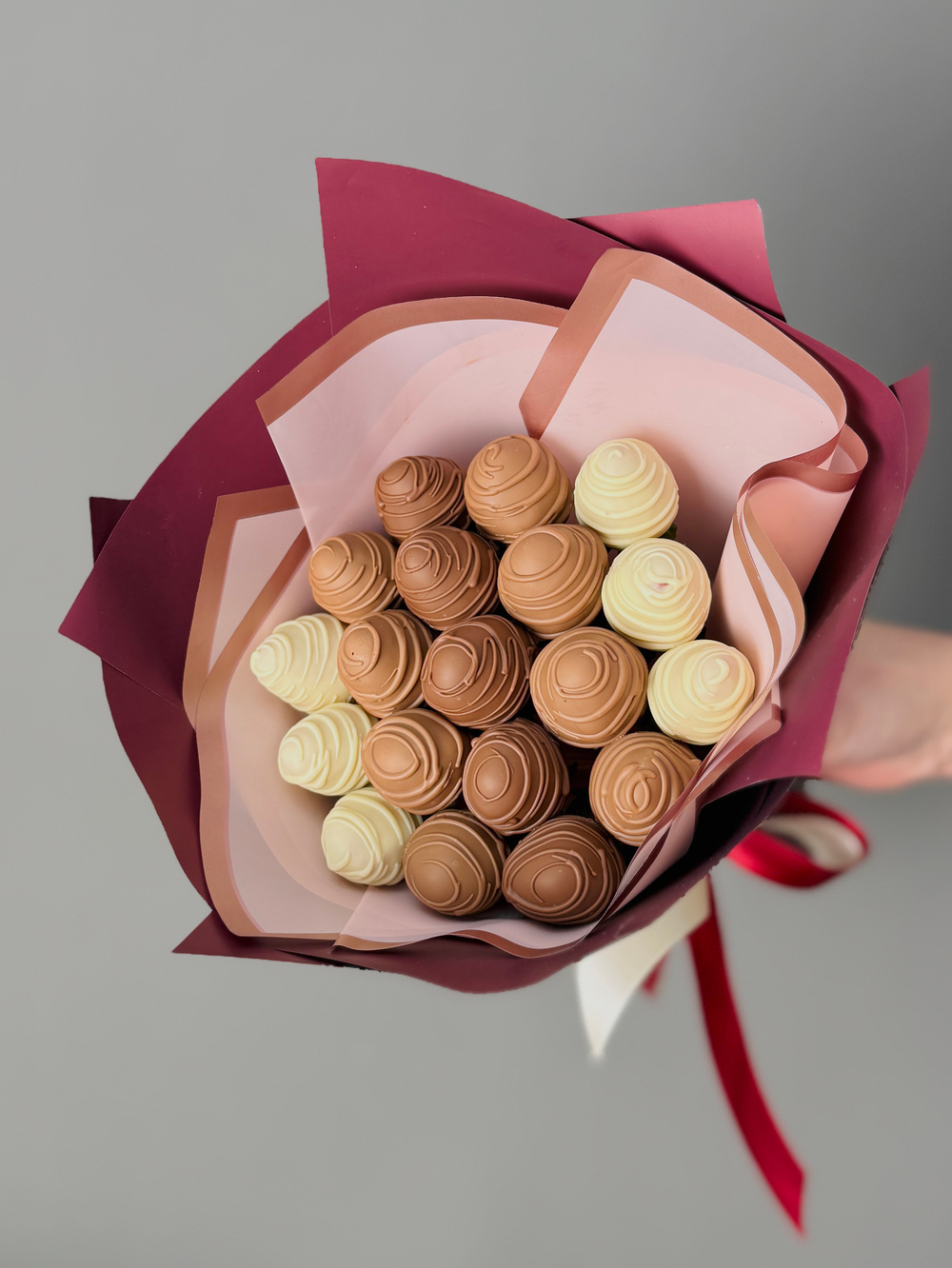 Букет клубники в шоколаде «Сладкое трио», 19 ягод