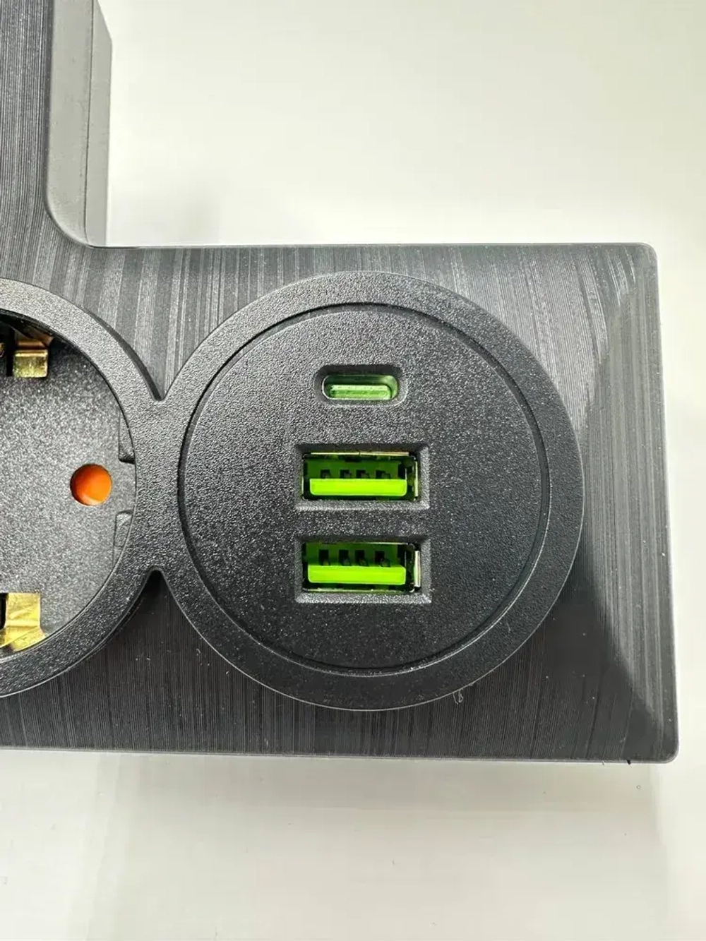 Сетевой фильтр 3 розетки 2 Usb и 1 Type-c