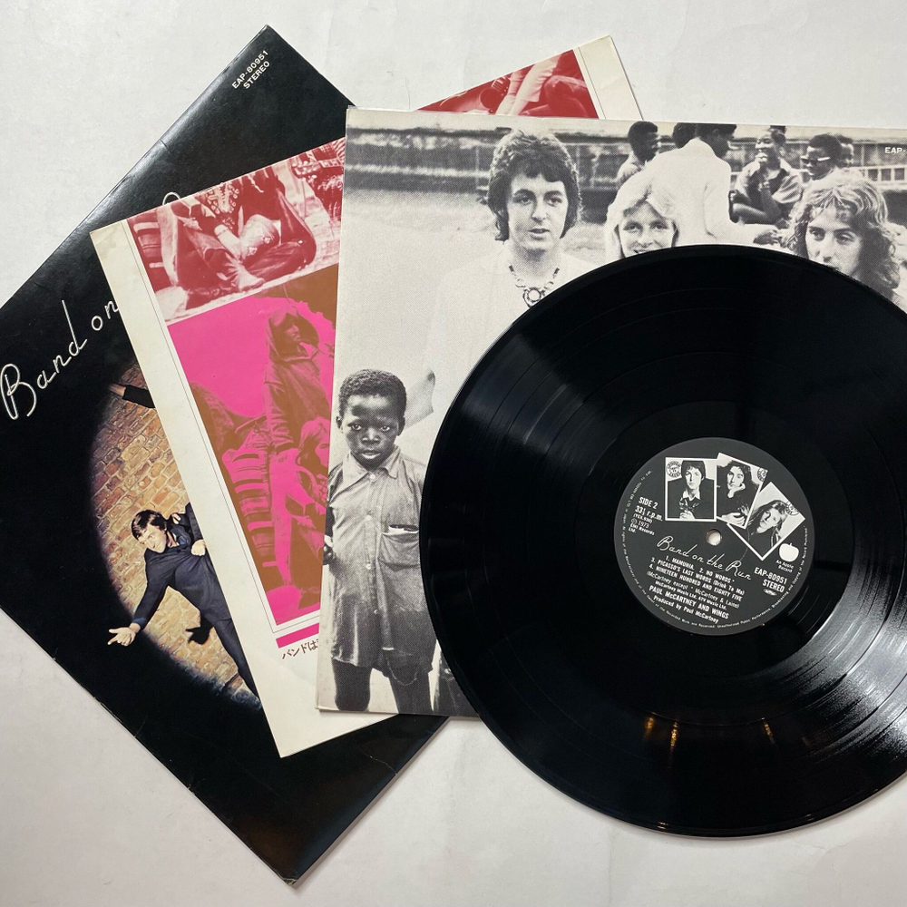Винтажная виниловая пластинка LP Paul McCartney and Wings Band On The Run (Japan 1973) (No Obi) (Poster) EAP 80951 Bluebird