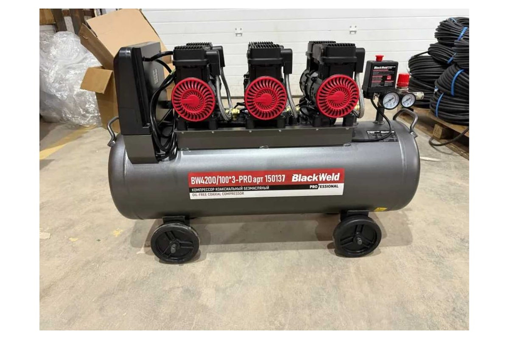 Компрессор коаксильный безмасляный BW4200/100*3-PRO 100л BlackWeld