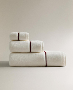 ZARA HOME БАННОЕ ПОЛОТЕНЦЕ С ВЫШИТЫМ КРАЕМ, БОРДОВЫЙ