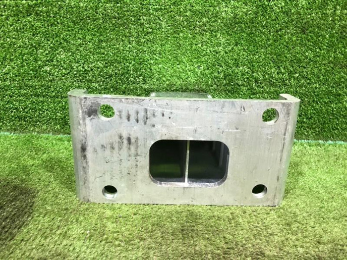 Кронштейн усилителя правый RR Vogue 4 L405 (12-22)