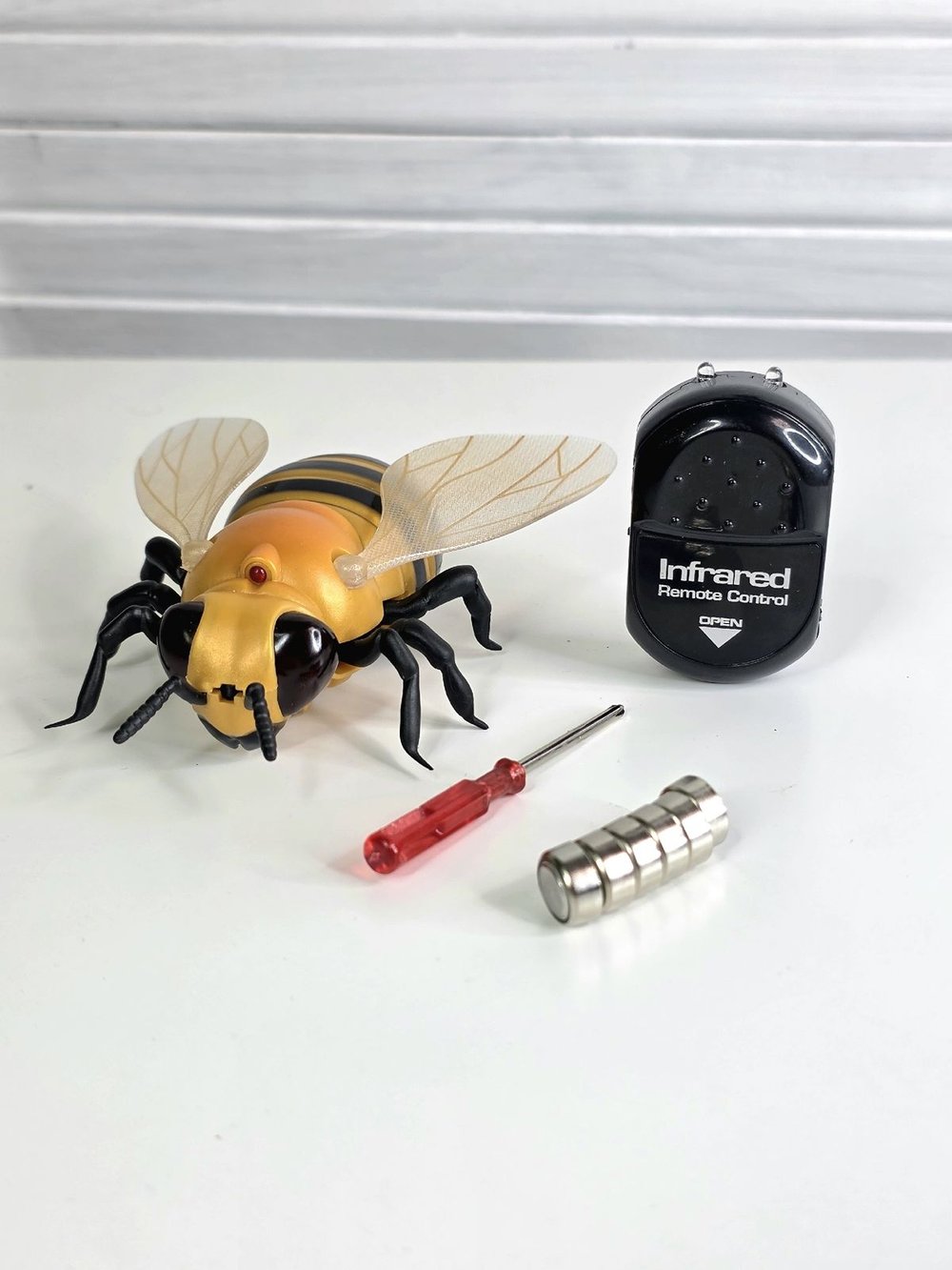 Игрушка на радиоуправлении Пчела (201278266)