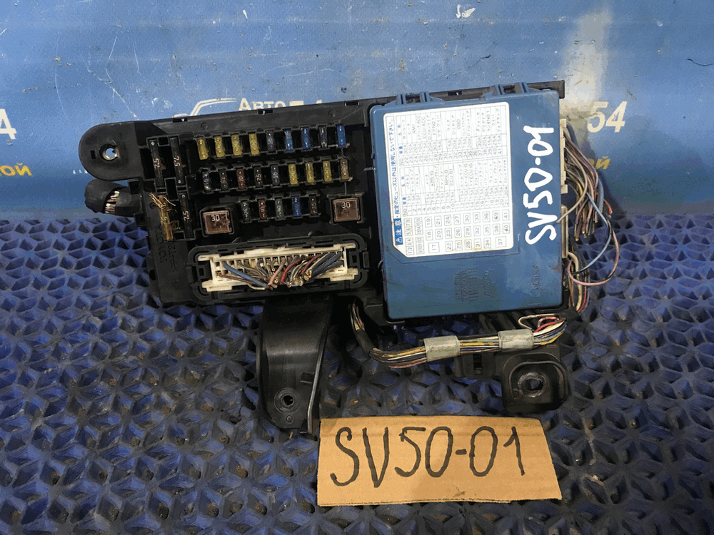 Блок предохранителей салонный TOYOTA VISTA 1999