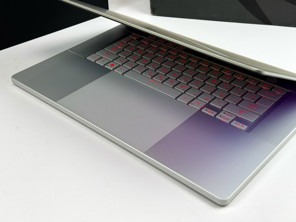 Ноутбук ASUS ROG Zephyrus Ultra 9 185H / RTX 4070 / 32GB / 1TB / 2.5K / 240Hz/ OLED / Win11 / RU-EN клавиатура