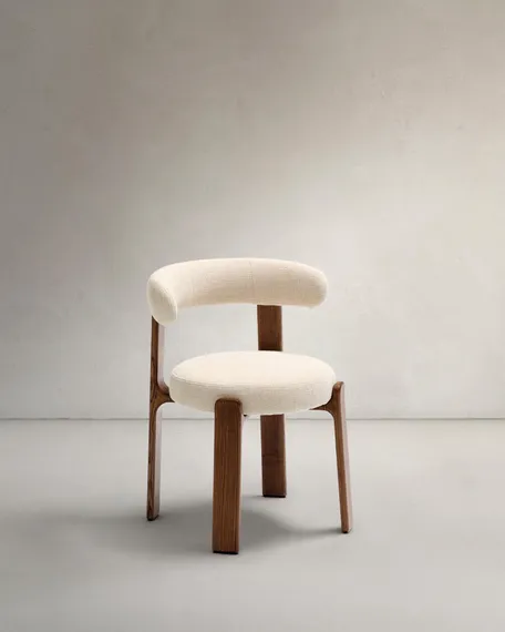 Стул Granite на 4 ножках из бежевого шенилла и массива ясеня в отделке орех