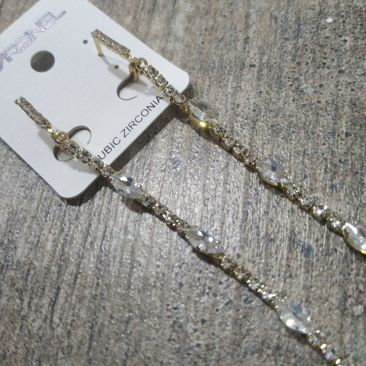 Серьги на англ.заст. Cubic Zirconia подвеска ряд страз 3 листка цвет прозрачный металл золотистый